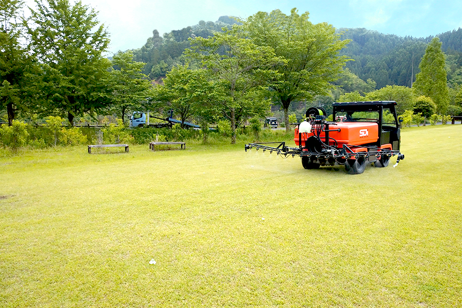芝生・松用の農薬、肥料、関連資材の販売及び農薬散布業務